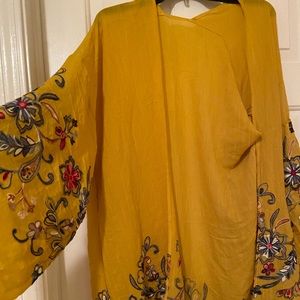 Mustard kimono with floral detail. 3/4 sleeves.